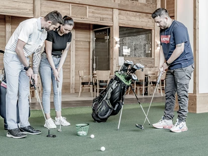 Hundehotel - Doggies: 3 Doggies - Hoteleigene Indoor-Golfanlage mit 4 Simulatoren und Golfpro - SKI | GOLF | WELLNESS Hotel Riml****S