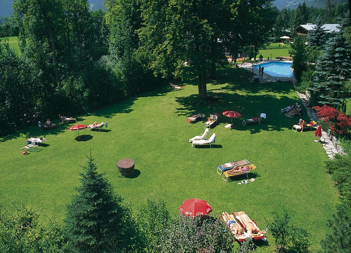 Urlaub-mit-Hund: Sonnenliegewiese - Stoll´s Hotel Alpina