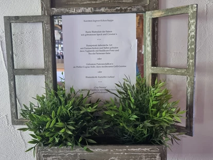 Hundehotel - Mariastein (Mariastein) - Die Präsentation des täglich wechselnden Menüs. - Blickner Alm