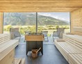 Urlaub-mit-Hund: Der neue Wellnessbereich VISTA - Sauna mit atemberaubendem Panoramablick - Wanderhotel Vinschgerhof