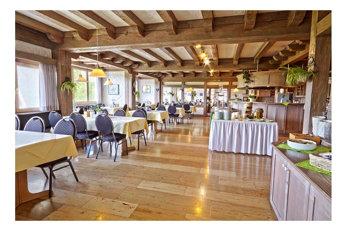 Urlaub-mit-Hund: Frühstücksrestaurant im Gästehaus Himmelreich - Hotel-Resort Waldachtal