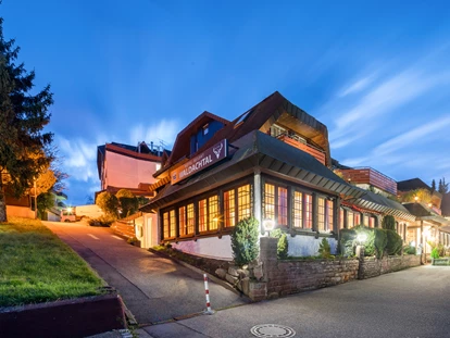 Hundehotel - Verpflegung: Halbpension - Baden-Württemberg - Außenansicht Hotel Haupthaus - Hotel-Resort Waldachtal