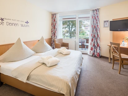 Hundehotel - Verpflegung: Halbpension - Baden-Württemberg - Doppelzimmer Standard Beispiel - Hotel-Resort Waldachtal