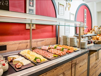 Hundehotel - Verpflegung: Halbpension - Baden-Württemberg - Frühstücksbuffet Haupthaus - Hotel-Resort Waldachtal