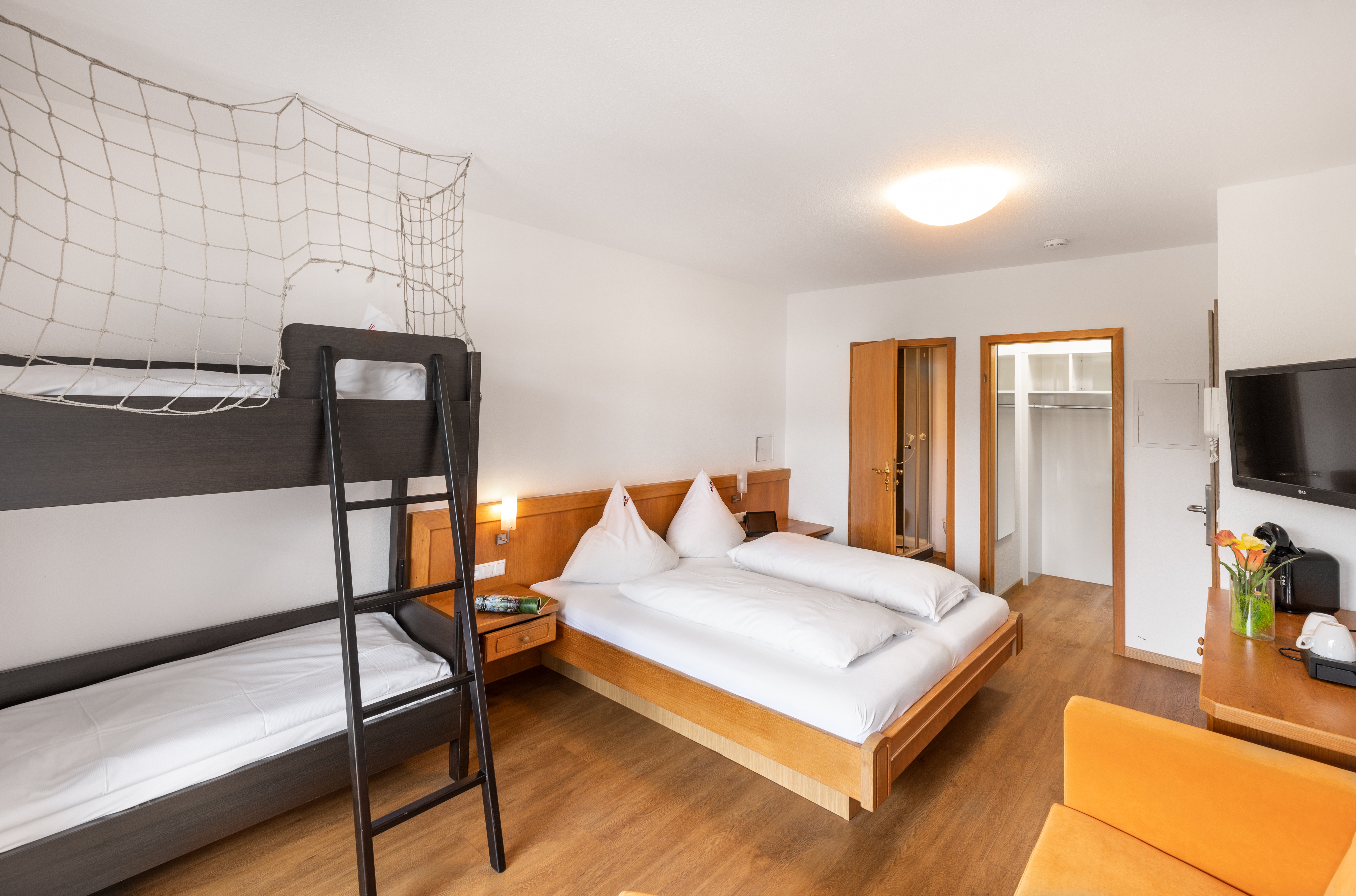 Urlaub-mit-Hund: Familienzimmer im Gästehaus  - Bodensee Hotel Storchen 