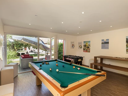 Hundehotel - Doggies: 3 Doggies - Billiard Raum im Storchen - Bodensee Hotel Storchen