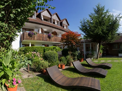 Hundehotel - Doggies: 3 Doggies - Garten im Bodensee Hotel Storchen - Bodensee Hotel Storchen
