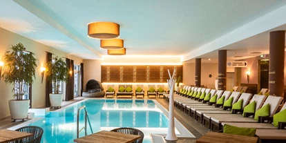 Hundehotel - Doggies: 3 Doggies - Innenpool - Panoramahotel Oberjoch