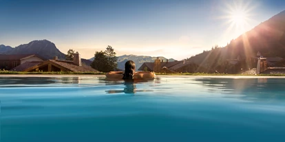 Hundehotel - Doggies: 3 Doggies - Ausblick Pool  - Panoramahotel Oberjoch