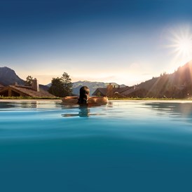 Urlaub-mit-Hund: Ausblick Pool  - Panoramahotel Oberjoch
