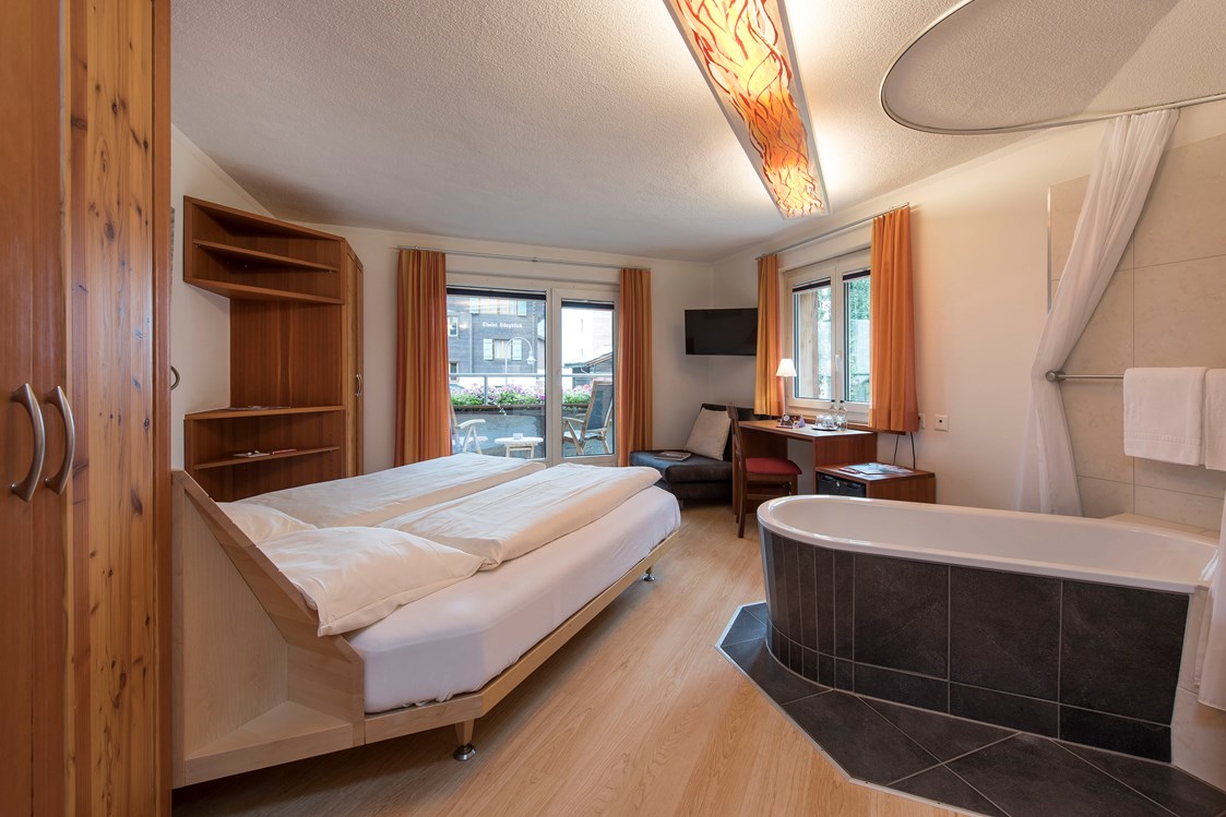 Urlaub-mit-Hund: Doppelzimmer mit Badewanne - Sunstar Hotel Zermatt - Sunstar Hotel Zermatt