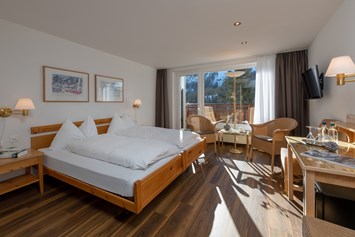 Urlaub-mit-Hund: Doppelzimmer Standard Balkon - Sunstar Hotel Arosa - Sunstar Hotel Arosa