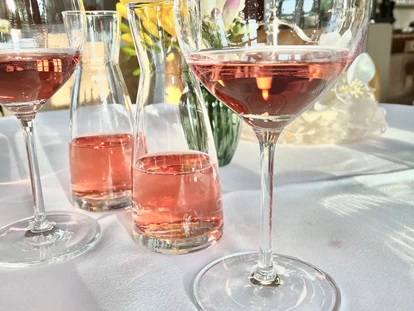 Hundehotel - Plau am See - Ein schöner Wein zum Essen … - Fleesensee Resort & Spa