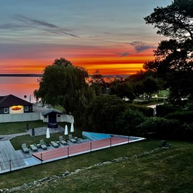 Urlaub-mit-Hund: Sonnenaufgang über dem See … - Fleesensee Resort & Spa