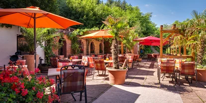 Hundehotel - Unterkunftsart: Hotel - Dackenheim - an sonnigen Tagen lädt die gemütliche Hotelterrasse zum verweilen - Hotel "Die kleine Blume"