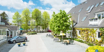 Hundehotel - Doggies: 3 Doggies - Bastorf - Der erste Eindruck: Willkommen! - HofHotel Krähenberg