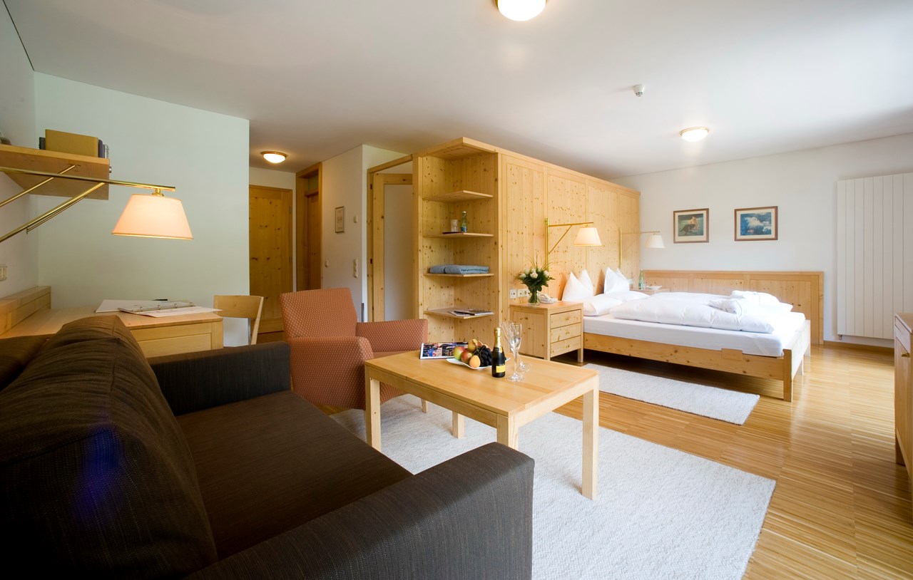 Felbermayer Hotel & Alpin Spa Montafon**** Zimmerkategorien Juniorsuite "Schneerose" mit Balkon für 2 bis 4 Personen | ca. 40 m²