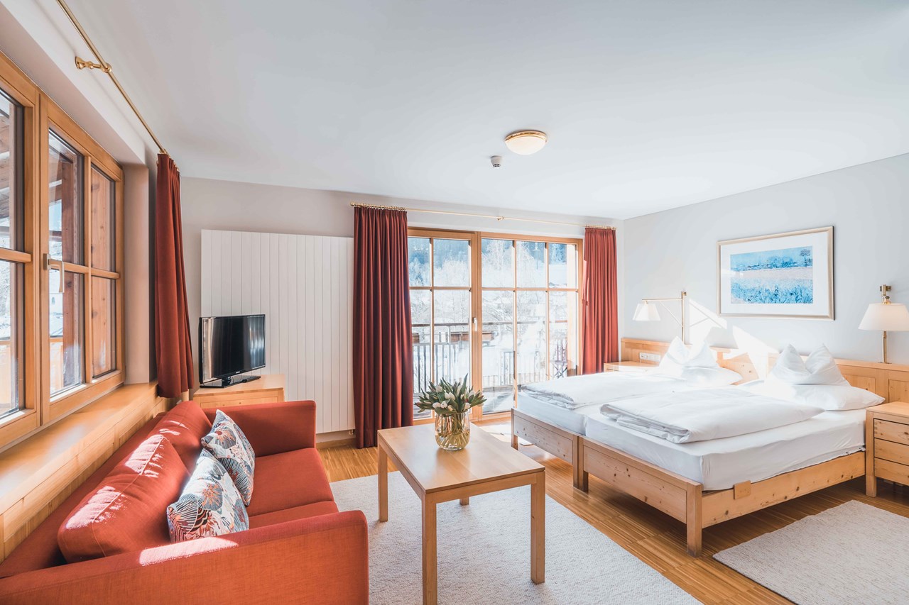 Felbermayer Hotel & Alpin Spa Montafon**** Zimmerkategorien Juniorsuite "Edelweis" mit Südbalkon für 2 bis 4 Personen | ca. 35 m²