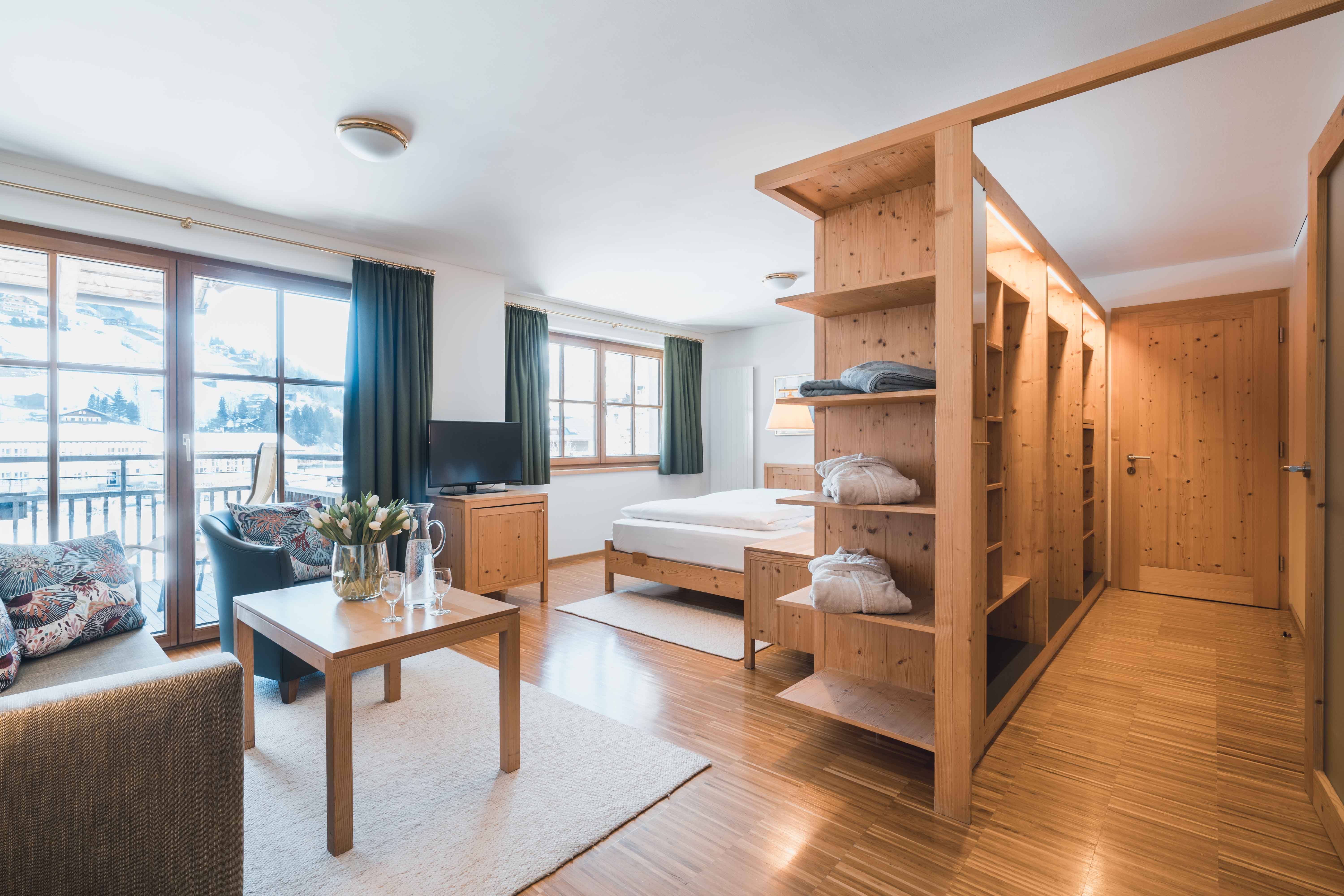 Felbermayer Hotel & Alpin Spa Montafon**** Zimmerkategorien Juniorsuite "Schneerose" mit Balkon für 2 bis 4 Personen | ca. 40 m²