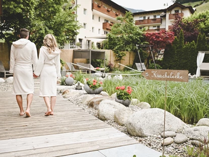 Hundehotel - Pools: Schwimmteich - Wiesenhof Garden Resort