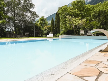 Hundehotel - Pools: Schwimmteich - Wiesenhof Garden Resort