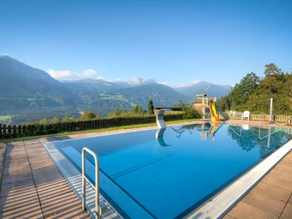 Hundehotel - Doggies: 3 Doggies - nawu_apartments_Panoramapool_Berge_Wandern_Sommerurlaub_Nassfeld_Presseggersee - nawu apartments & Restaurant