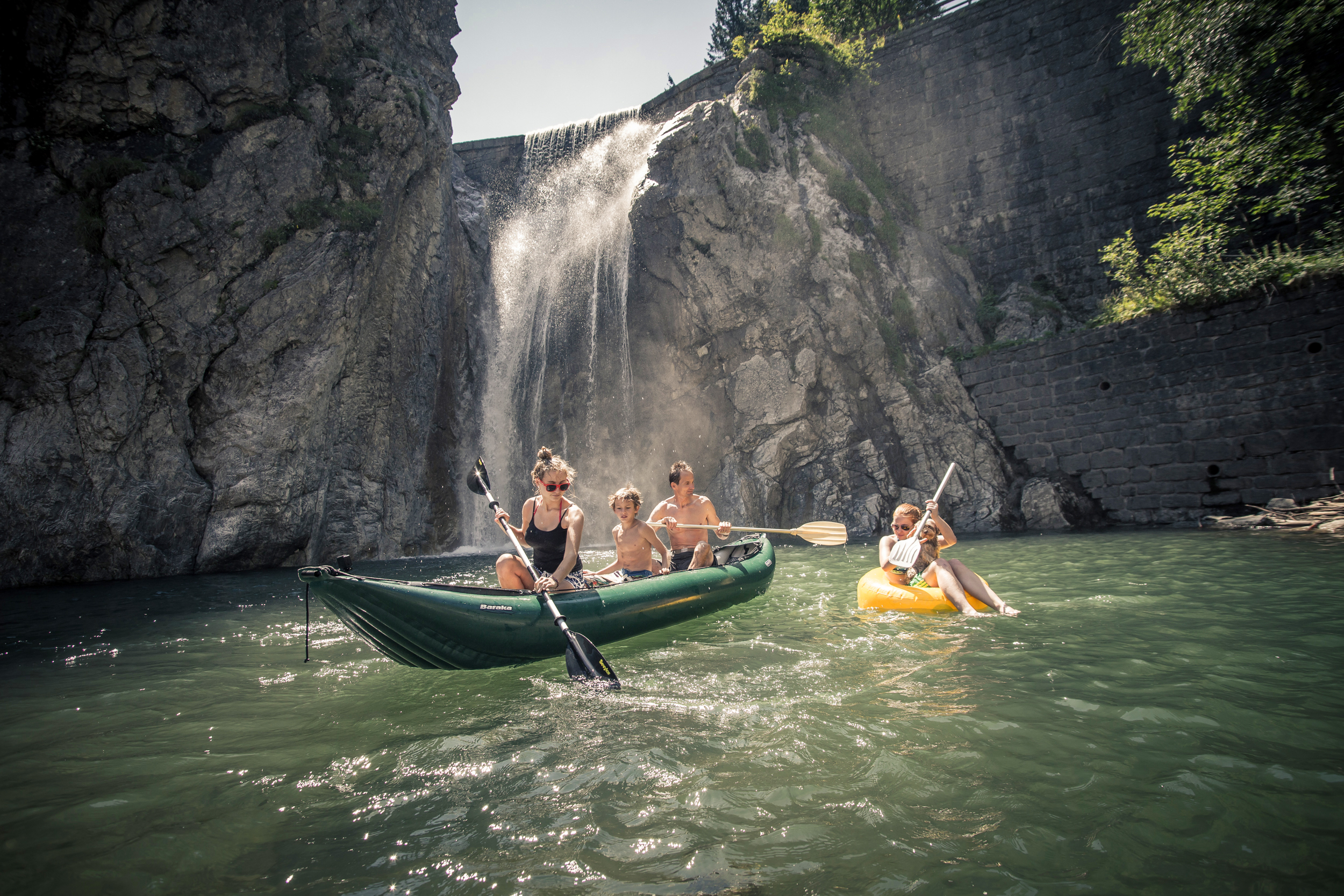 Urlaub-mit-Hund: nawu_apartments_Familienurlaub_Wasserfall__Hundehotel_Sommerurlaub_Apartmenturlaub - nawu apartments & Restaurant