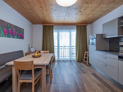 Hundehotel - Doggies: 3 Doggies - nawu_apartments_Apartment_Kleopatrafalter_Essbereich_Küche - nawu apartments & Restaurant