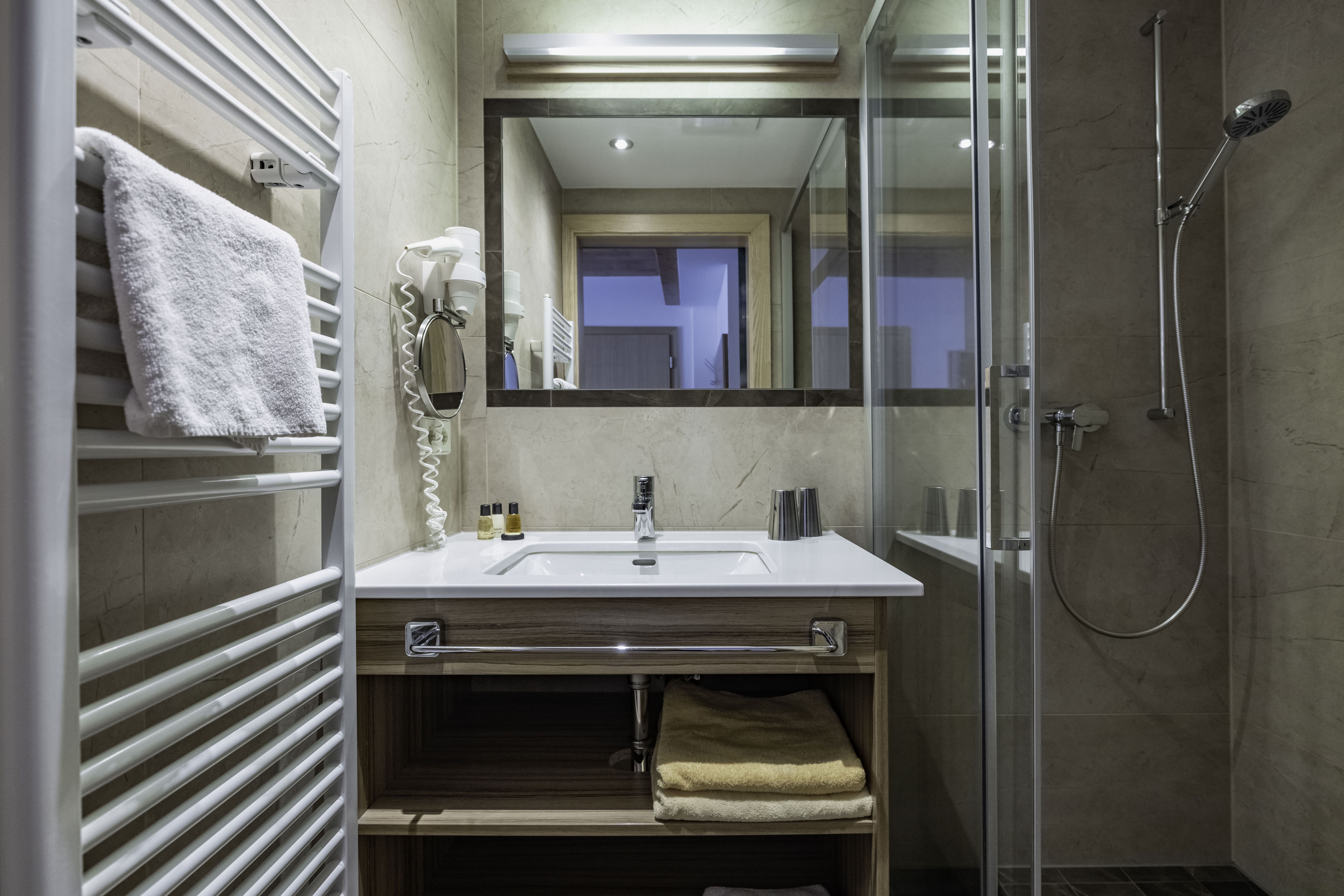 Urlaub-mit-Hund: nawu_apartments_Apartment Kleopatrafalter_Bad - nawu apartments & Restaurant