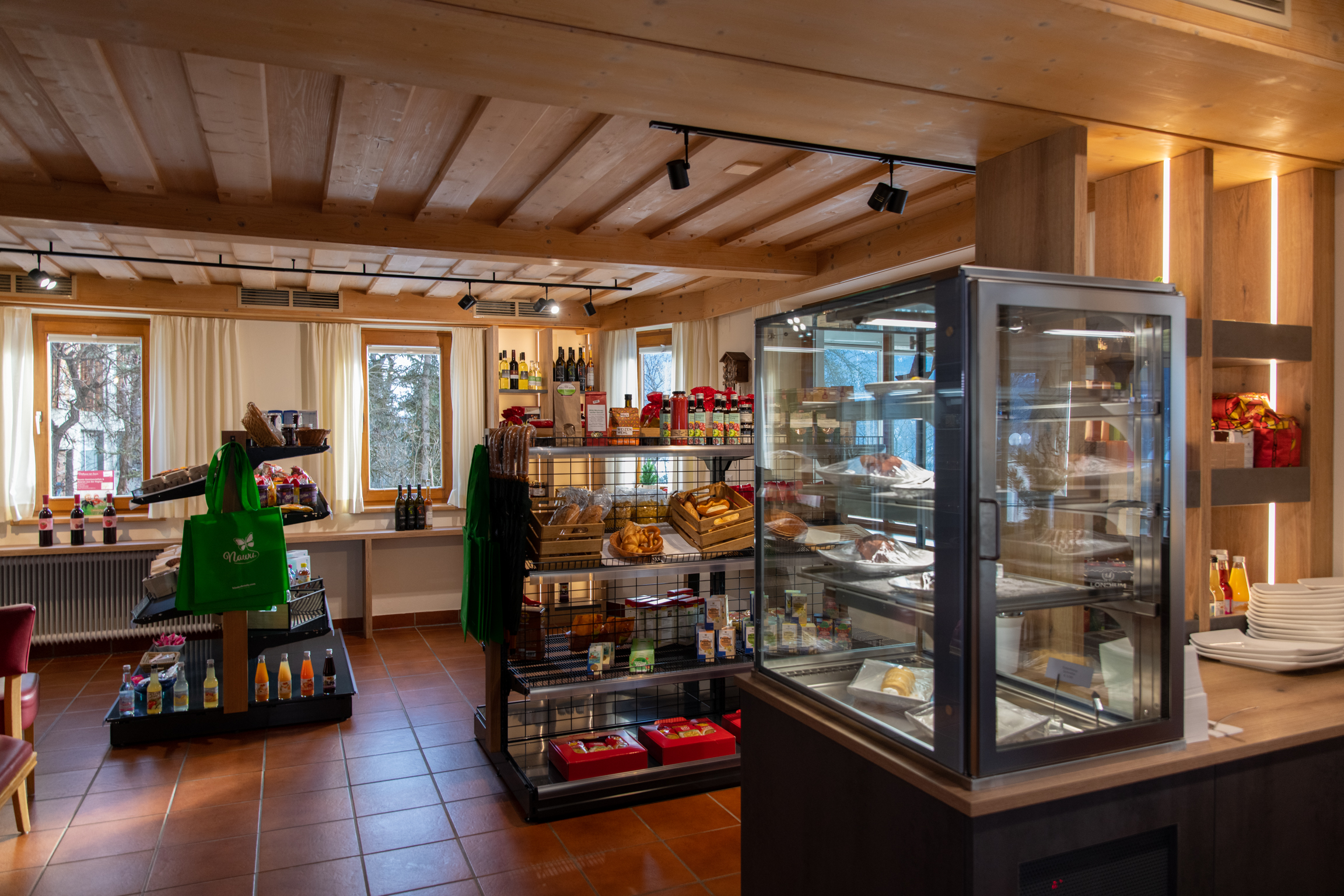 Urlaub-mit-Hund: nawu_apartments_Hofladen_Brötchenservice_Frühstück - nawu apartments & Restaurant