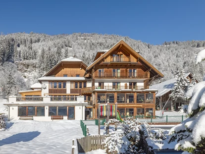 Hundehotel - Doggies: 3 Doggies - Hundehotel_nawu_apartments_Winterurlaub_Nassfeld - nawu apartments & Restaurant