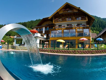 Hundehotel - Doggies: 3 Doggies - nawu_apartments_Hundehotel_Sommer_Außenpool - nawu apartments & Restaurant