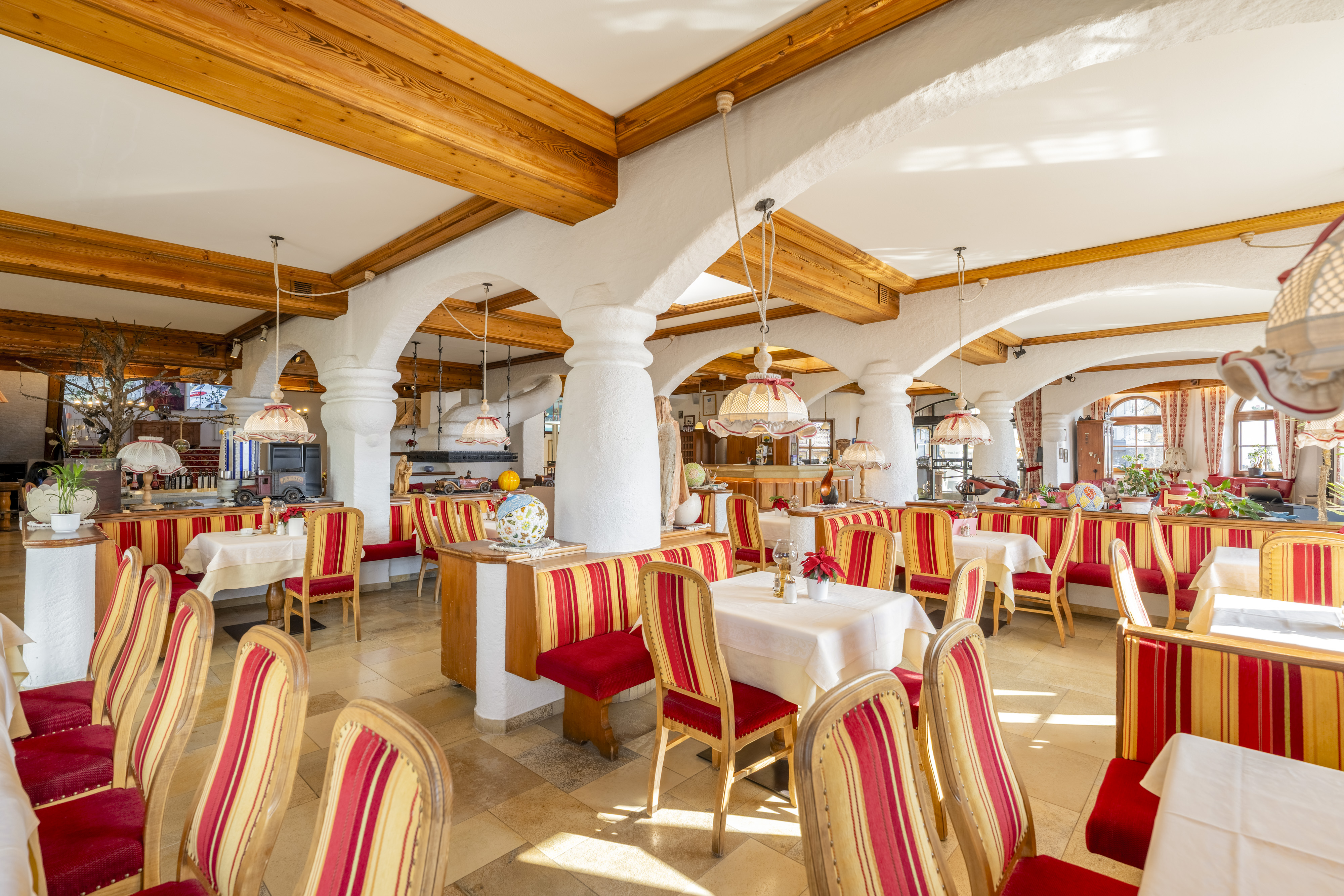 Urlaub-mit-Hund: Restaurant "Stüberl": Hier sind Hunde erlaubt. Bitte buchen Sie Hunde gleich mit. - Hotel Glocknerhof