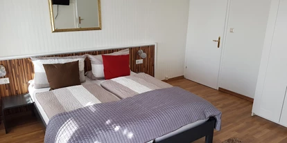 Hundehotel - Pools: Schwimmteich - Zimmer Tannwald - Hotel Restaurant Kniebishöhe
