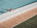 Urlaub-mit-Hund: 25-Meter-Infinity-Pool - Hirben Naturlaub
