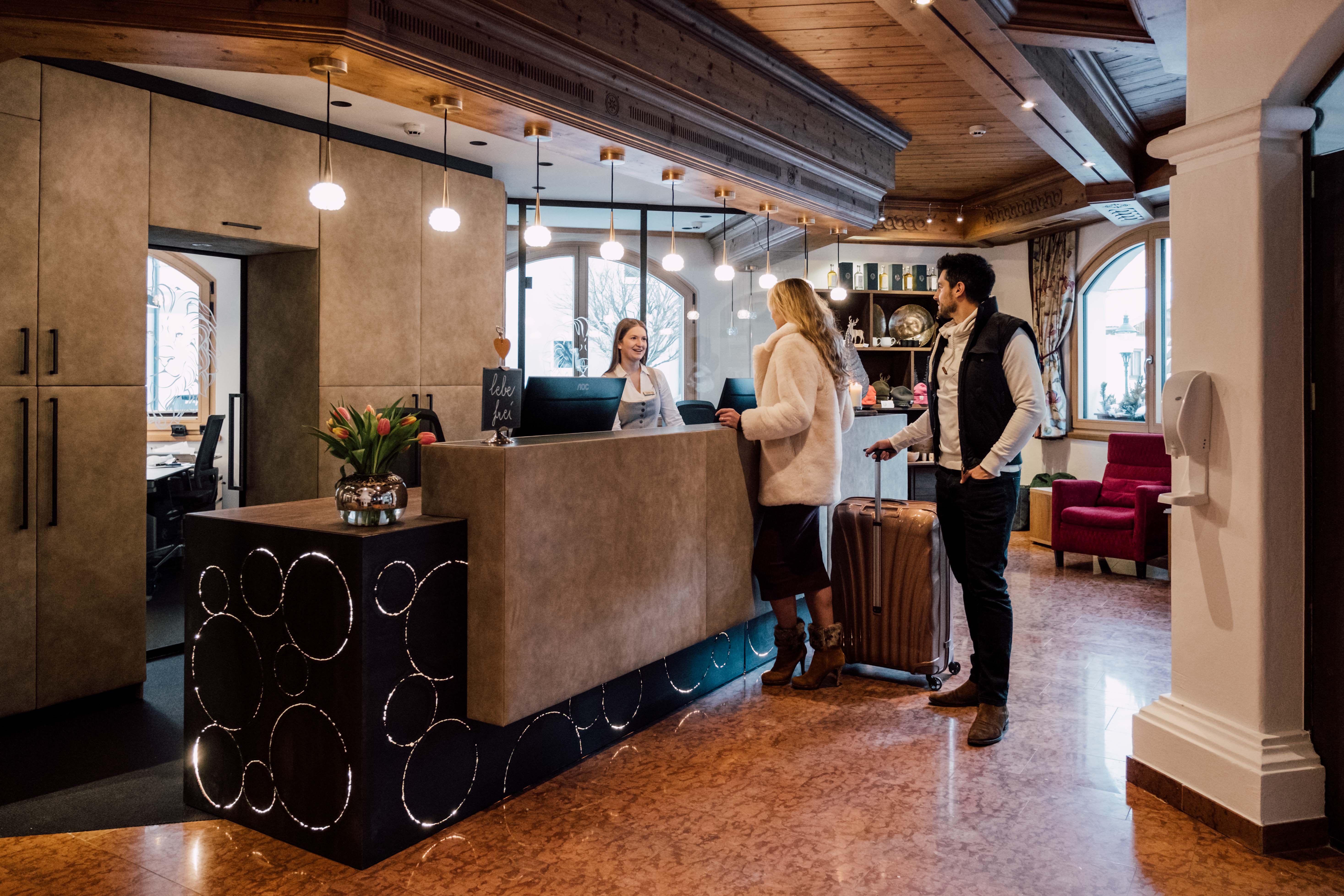 Urlaub-mit-Hund: Hotel Der Löwe Leogang - Haus | Umgebung