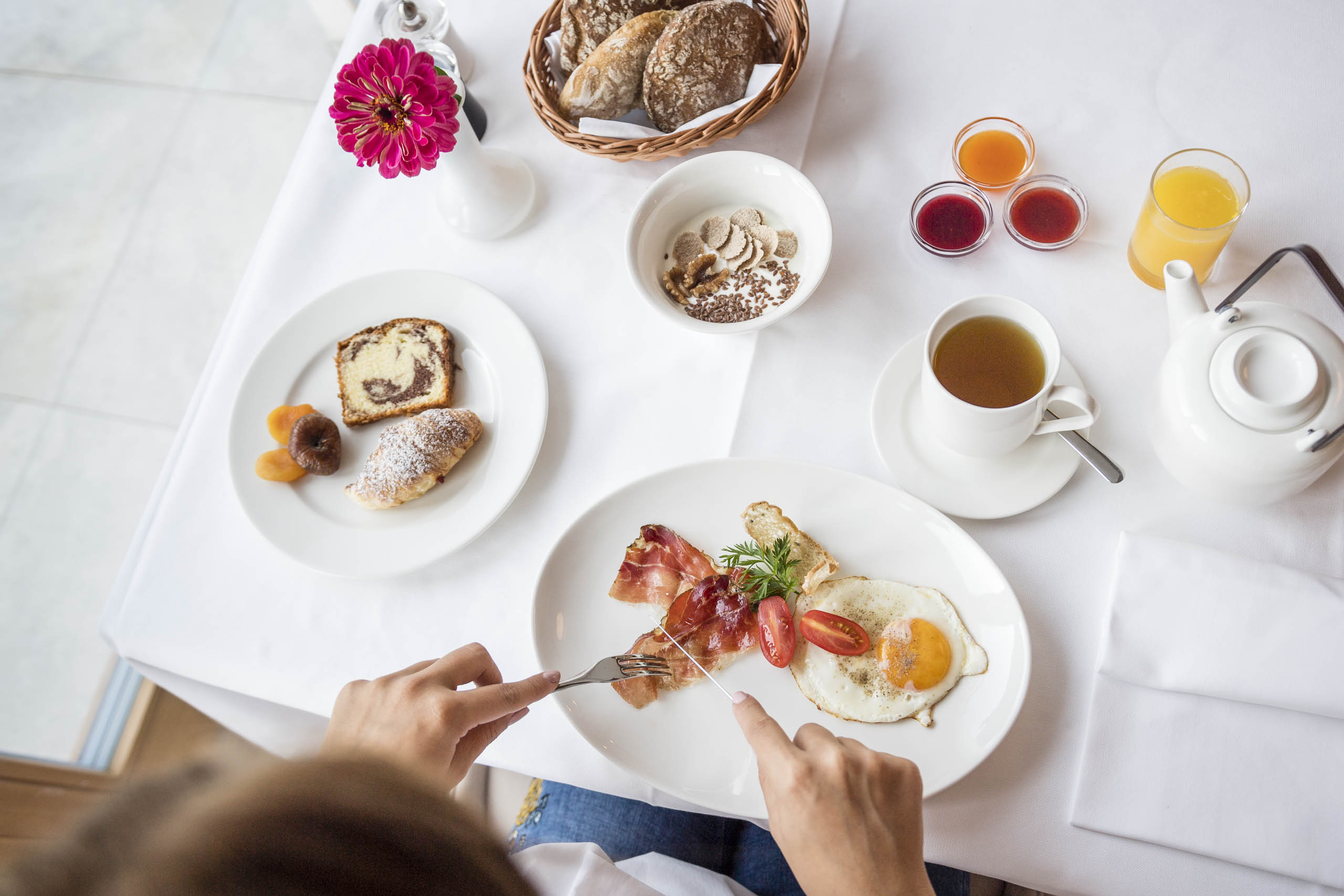 Hundehotel - Morter/Latsch VINSCHGAU - Frühstück - Tuberis Life Balance & Nature Farm 