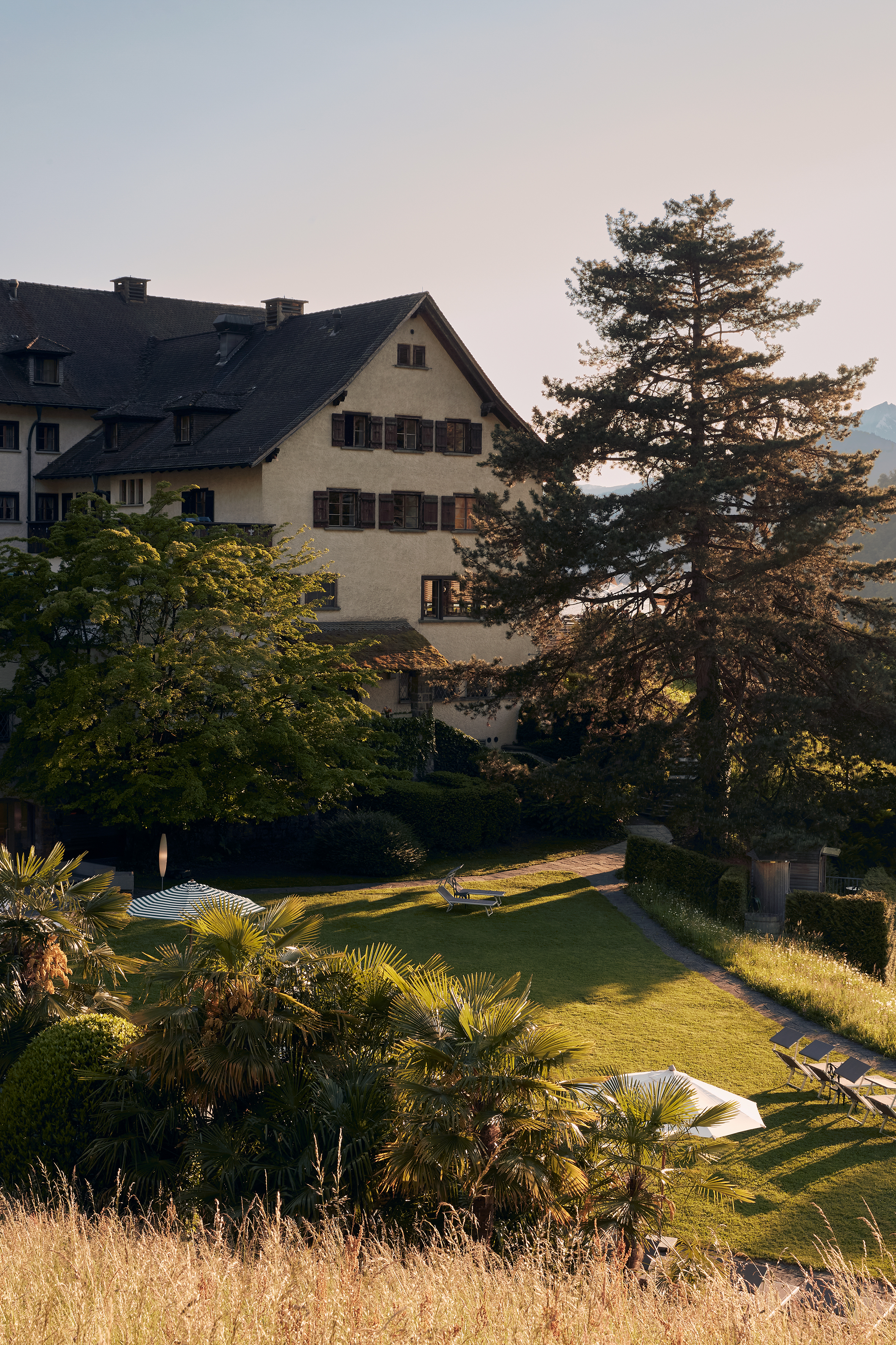 Urlaub-mit-Hund: Hotel aussen - See- und Seminarhotel FloraAlpina - Haus | Umgebung