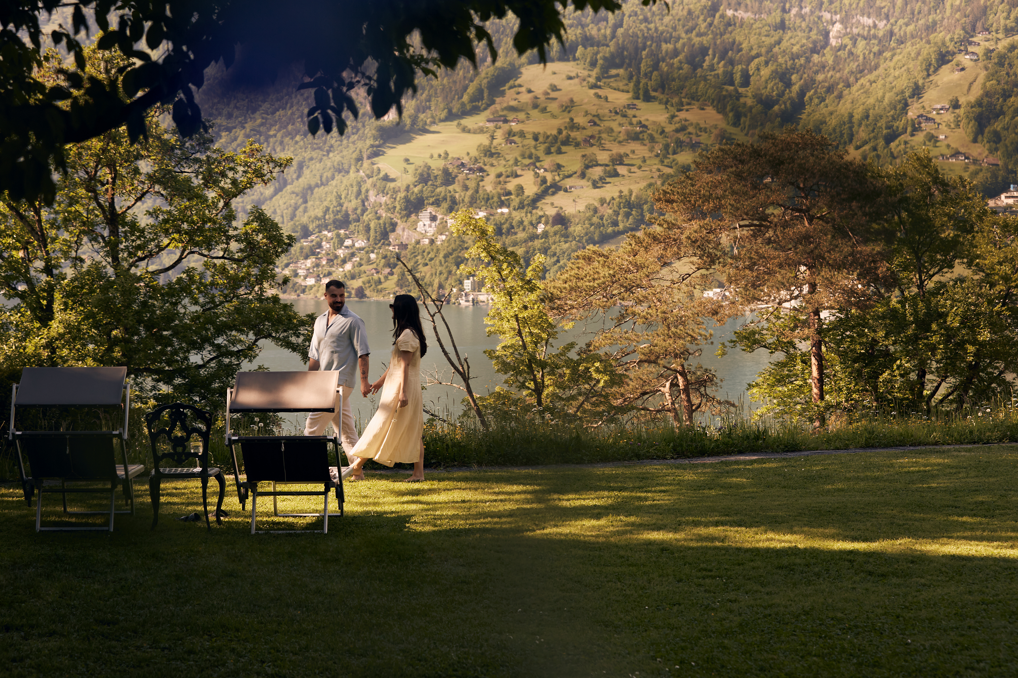 Urlaub-mit-Hund: Wellnesswiese hier sind auch Hunde erlaubt - See- und Seminarhotel FloraAlpina - Wasser | Wellness