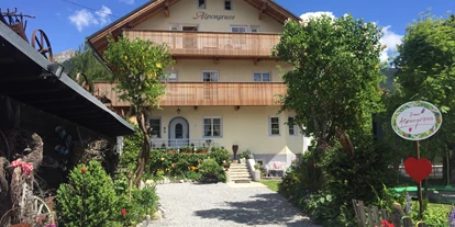 Hundehotel - Klassifizierung: 3 Sterne - Olympiaregion Seefeld - Haus Alpengruss im Sommer - Haus Alpengruss