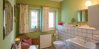 Hundehotel - Klassifizierung: 3 Sterne - Olympiaregion Seefeld - Badezimmer Garten Eden Apartment - Haus Alpengruss