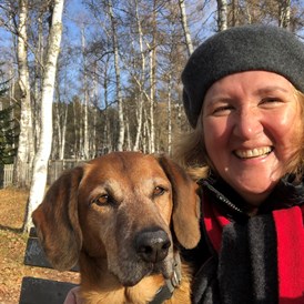 Urlaub-mit-Hund: Hanna mit Lupo im Birkenwald - Haus Alpengruss