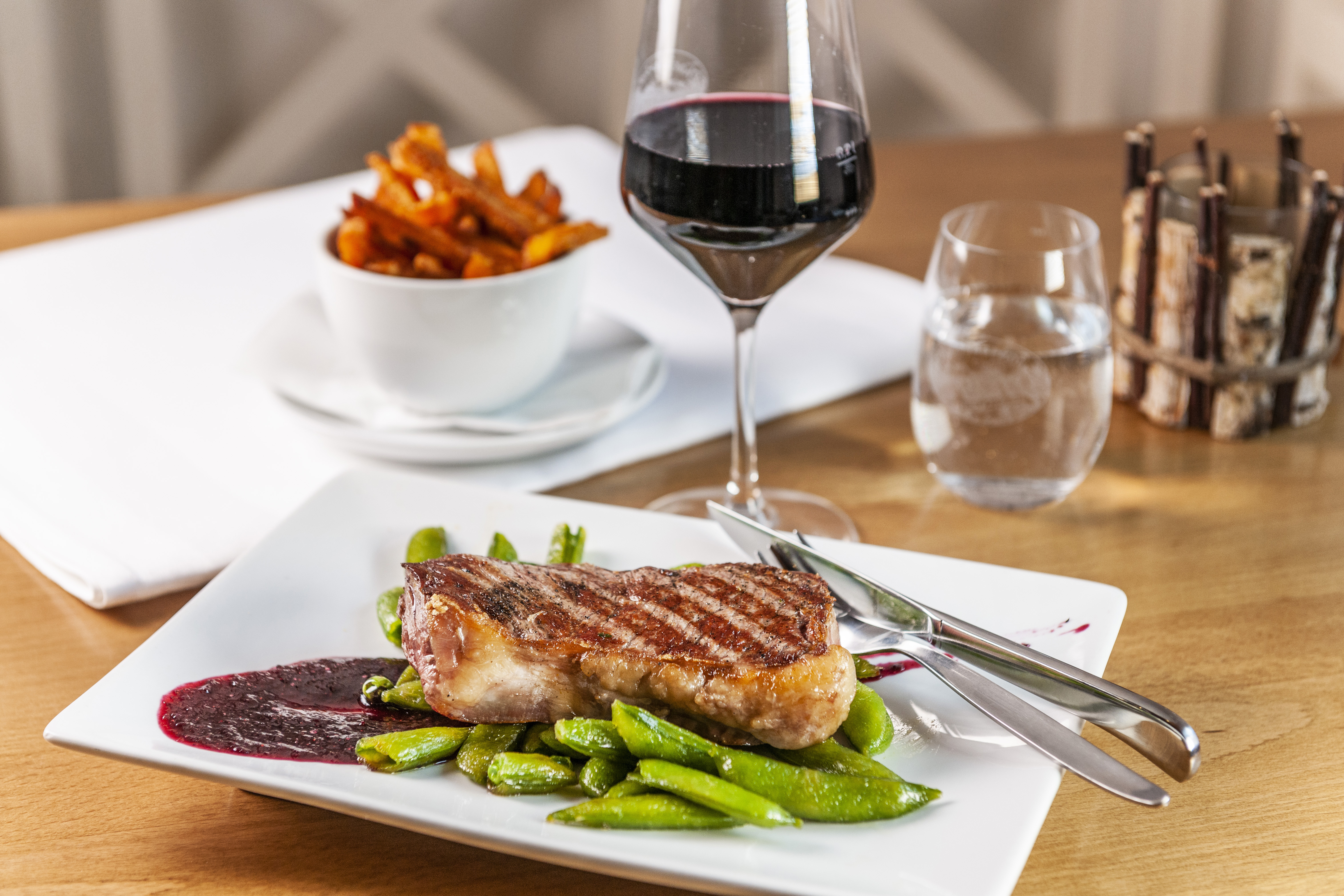 Urlaub-mit-Hund: Im Restaurant - Pharisäerhof - Hotel, Restaurant & Café