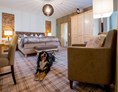 Urlaub-mit-Hund: Hundefreundliche Suite mit King Size Bett für Hund und Begleitung - Landhaus Schulze