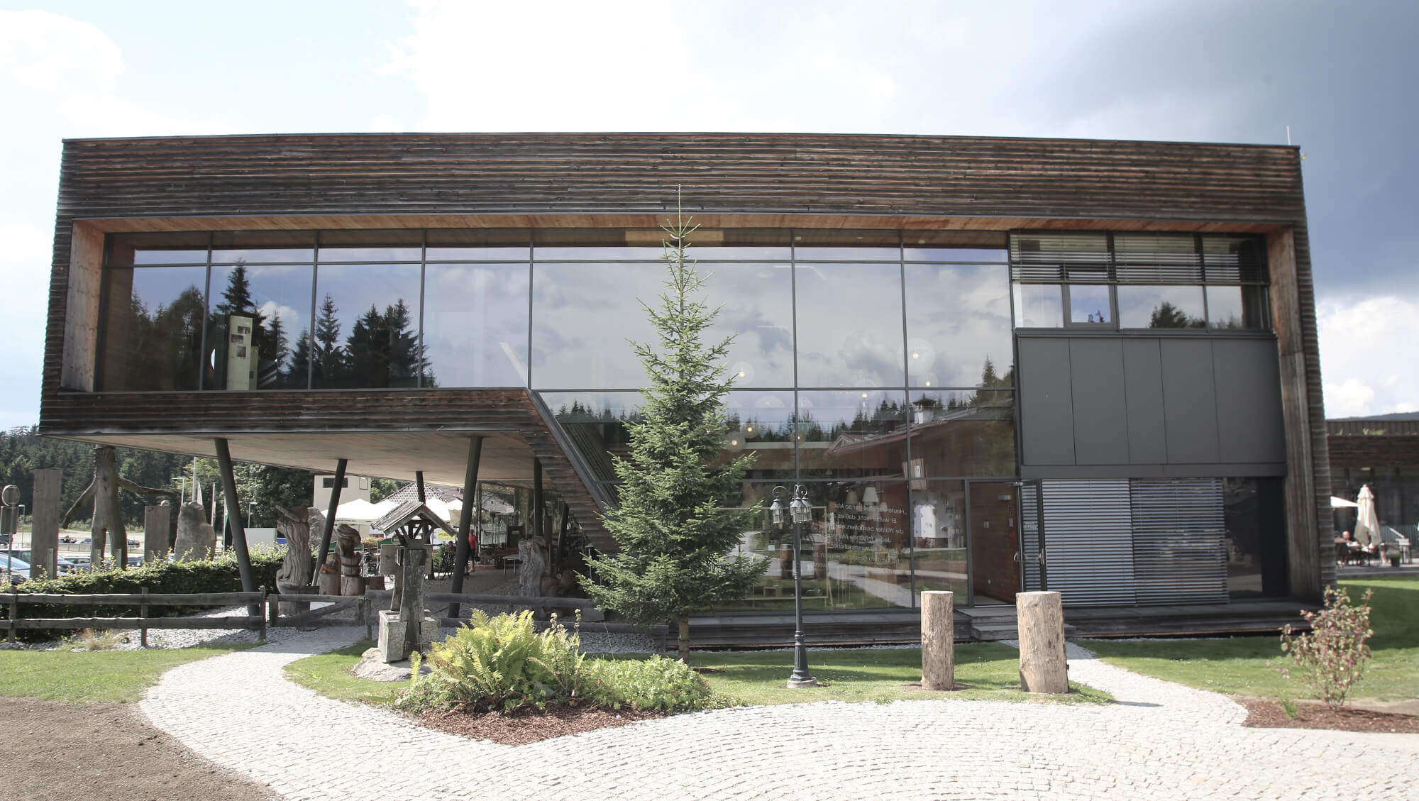 Urlaub-mit-Hund: INNs HOLZ Natur- & Vitalhotel****s Außenansicht Rezeption - INNs HOLZ Natur- & Vitalhotel****s - Haus | Umgebung