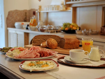 Hundehotel - Tauplitz - Frühstücksbuffet mit Selbstgemachten Produkten vom Bauernhof - Bergbauernhof Pension Irxner