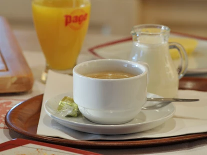 Hundehotel - Tauplitz - Frühstücksbuffet, eigene Eier vom Hühnerstall serviert - Bergbauernhof Pension Irxner