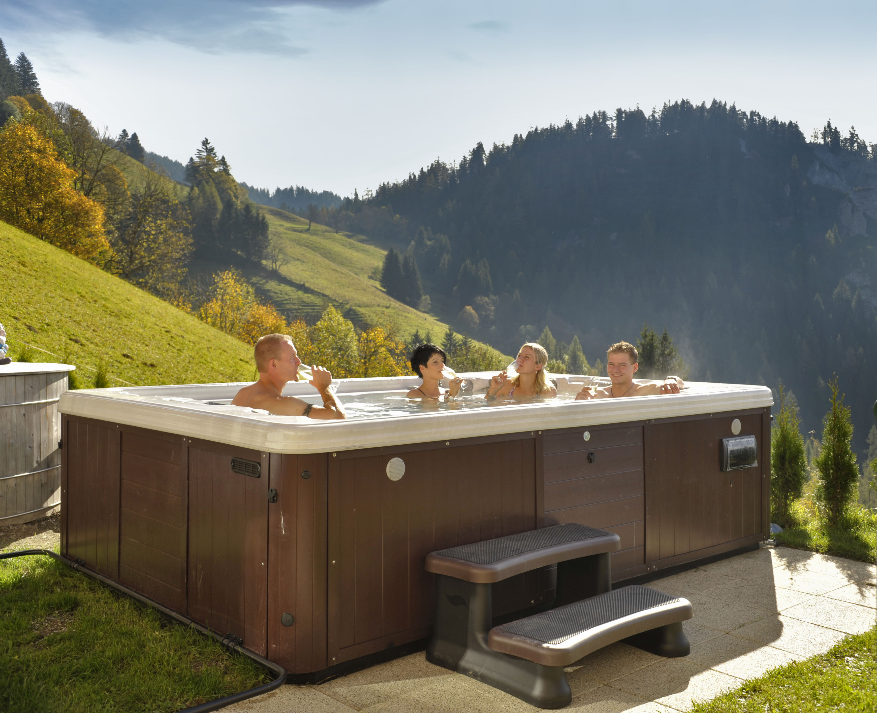 Urlaub-mit-Hund: Whirlpool am Bergbauernhof - Panoramaausblick genießen - Bergbauernhof Pension Irxner - Wasser | Wellness