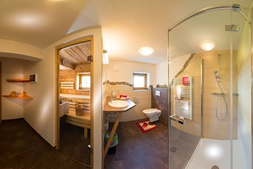Ferienhaus mit Hund: Badezimmer mit Sauna im Birnbaum Chalet Frauenkogel - Birnbaum Chalets