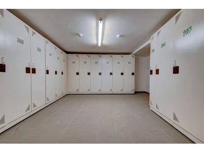 Hundehotel - Pools: Schwimmteich - Neuer Ski.- Fahrradkeller mit versperrbaren und beheizten Spinnts
für jedes Zimmer/Appartement - Berghotel Jaga Alm